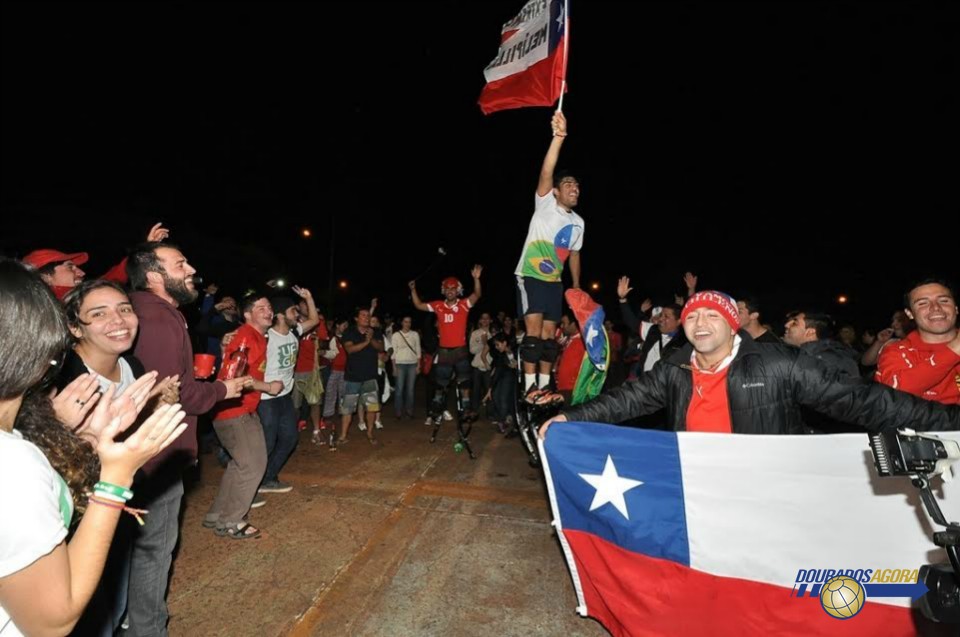 Torcedores chilenos deixam Dourados e seguem para Cuiabá
