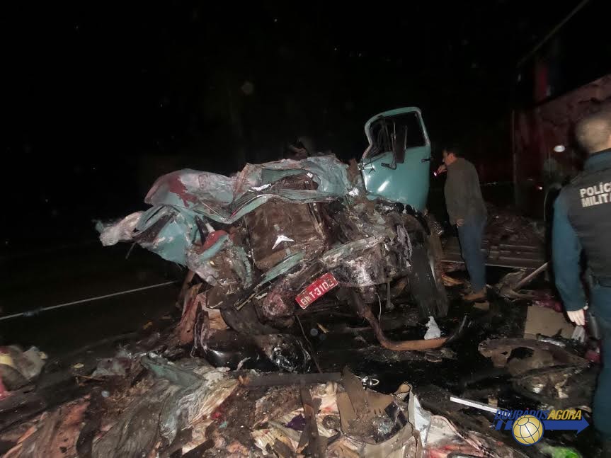 Colisão entre ônibus e caminhão mata 5 e deixa 17 feridos; identificadas vítimas