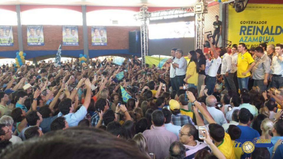 Comício de Aécio em Campo Grande reúne mais de 5 mil pessoas