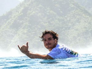 Família doa córneas do surfista assassinado em Santa Catarina