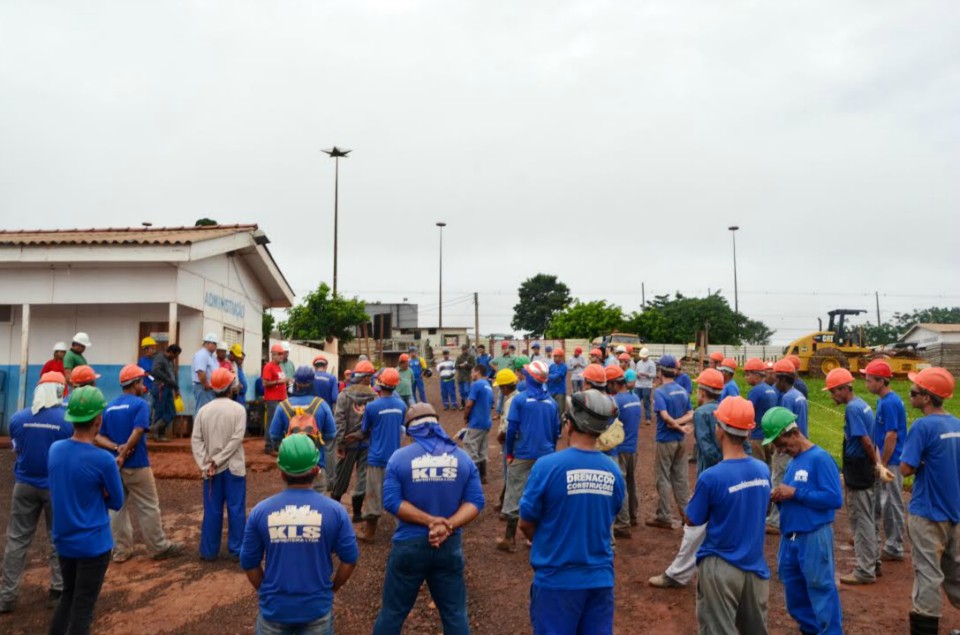 Operários da construção iniciam luta por reajuste salarial