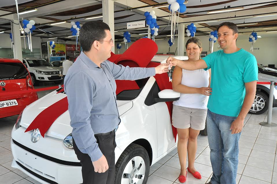 Morador no Água Boa recebe carro do IPTU Premiado