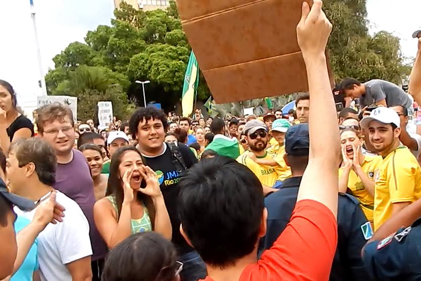 Em Dourados, protesto termina com tumulto na área central; veja vídeo