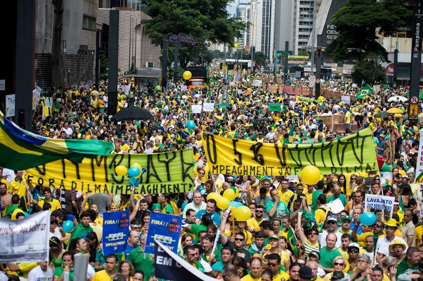 Em Dourados, protesto termina com tumulto na área central; veja vídeo
