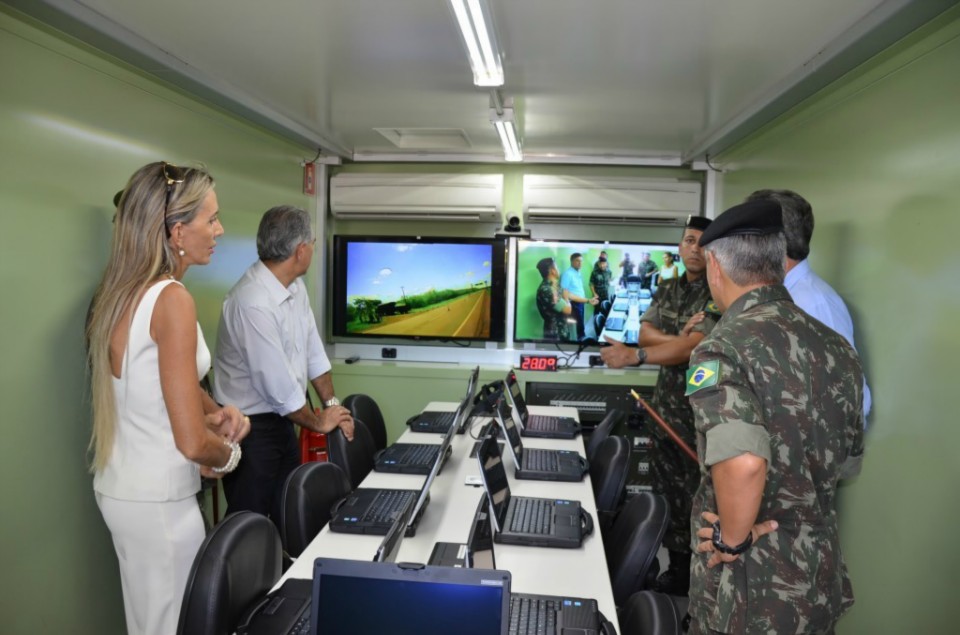 Exército apresenta veículo blindado para uso na fronteira