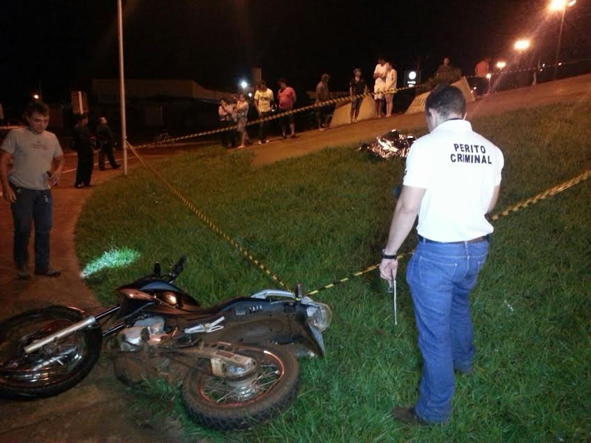Motociclista morre em colisão com Monumento dos Colonos