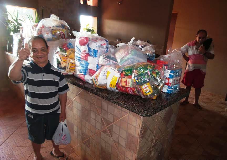 Alunos da PM e escola Nova Época arrecadam 400 kg de alimentos