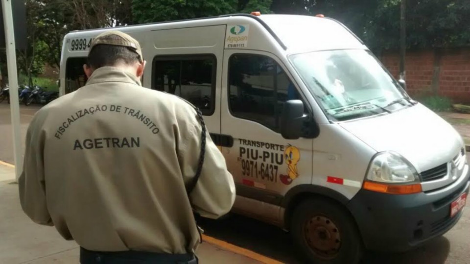 Agetran fiscaliza veículos do transporte escolar em Dourados