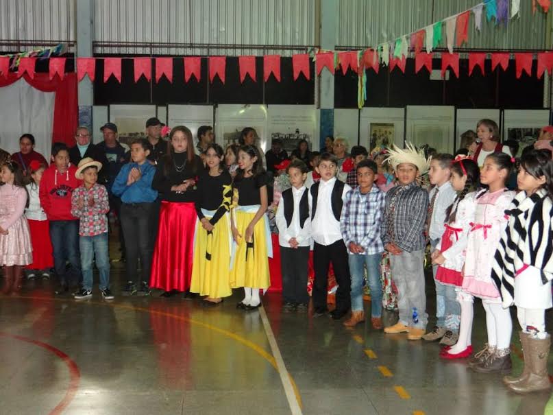Escola Bernardina lembra 80 anos de Dourados com festa cultural