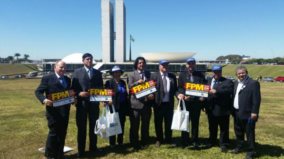 Prefeitos protestam contra a inércia do governo em Brasília