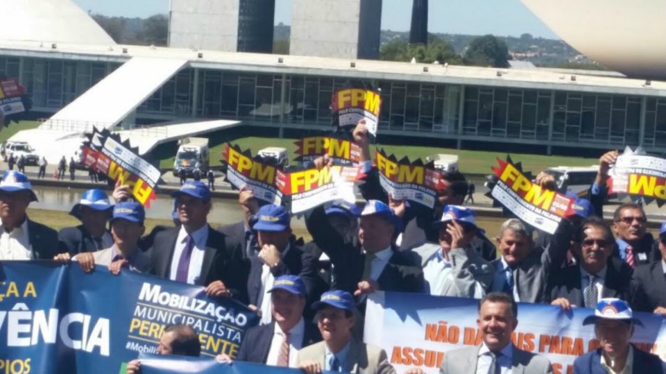 Prefeitos protestam contra a inércia do governo em Brasília