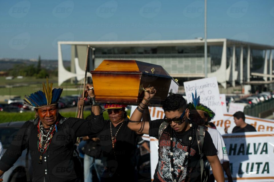 Indígenas protestam contra assassinato de guarani-kaiowá