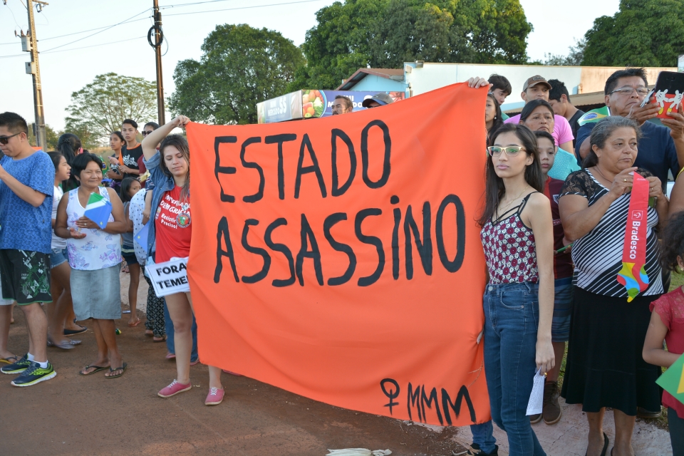 Atraso e protesto marcam a chegada da tocha em Dourados