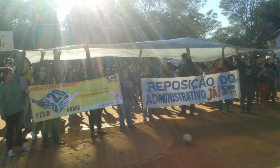Professores indígenas engrossam protesto nas aldeias