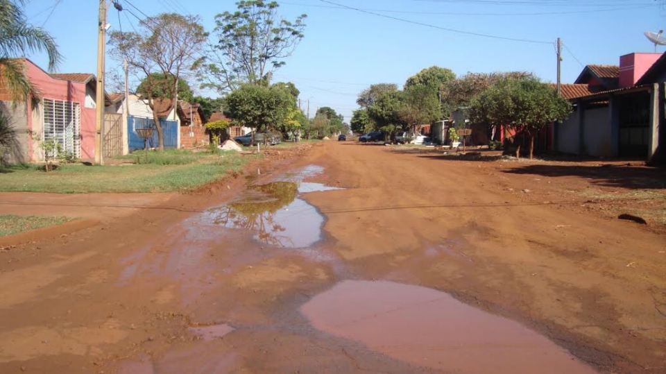 Liderança cobra pavimentação no intransitável Jardim Pantanal