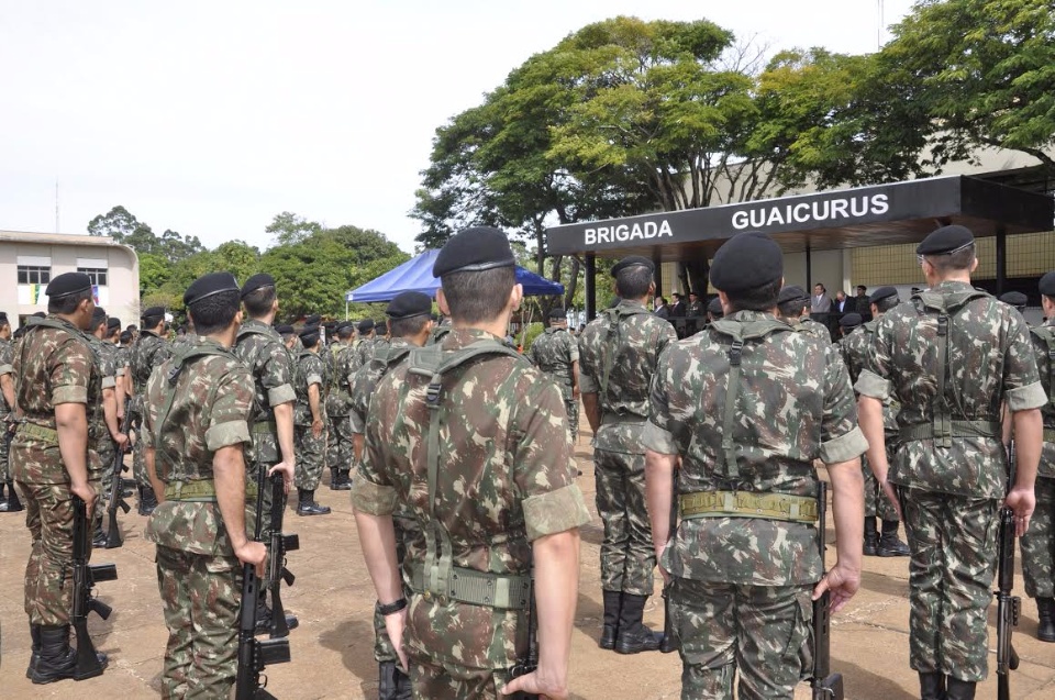 Exército chama atenção para 'incontáveis escândalos de corrupção'