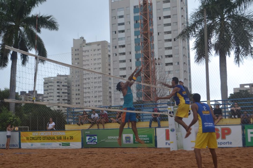 Duplas de Campo Grande conquistam etapa estadual de vôlei de praia