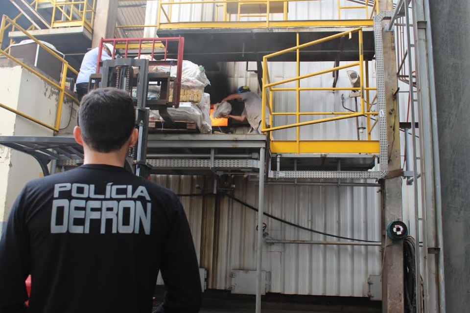 Polícia de Dourados incinera 12,3 toneladas de cocaína, maconha, e outras drogas
