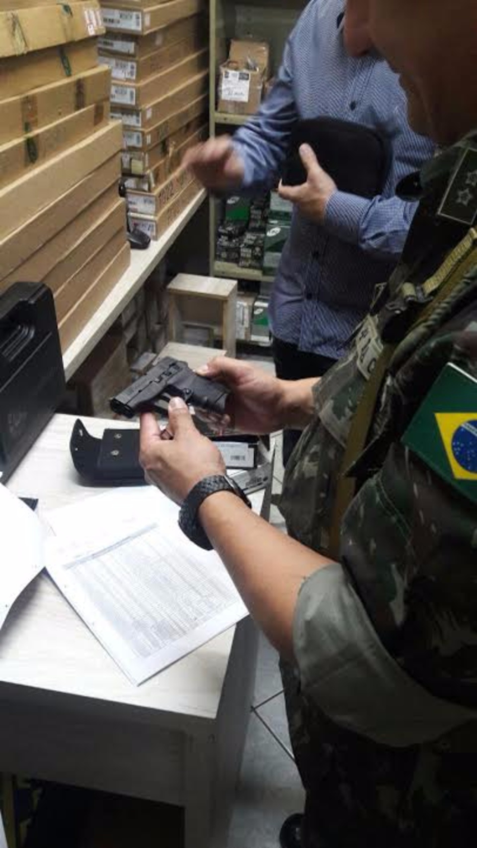 Operação do Exército fiscaliza 700 empresas e apreende munições em MS