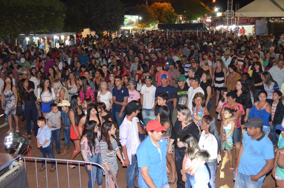 Shows abrem hoje a 16ª Festa Agostina de Douradina