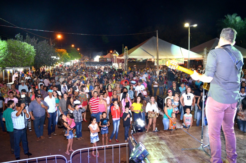 Shows abrem hoje a 16ª Festa Agostina de Douradina