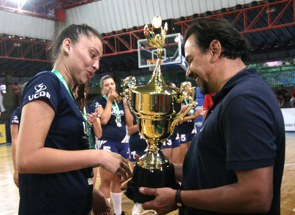 UCDB é campeão da Copa Cidade de Voleibol no feminino e masculino