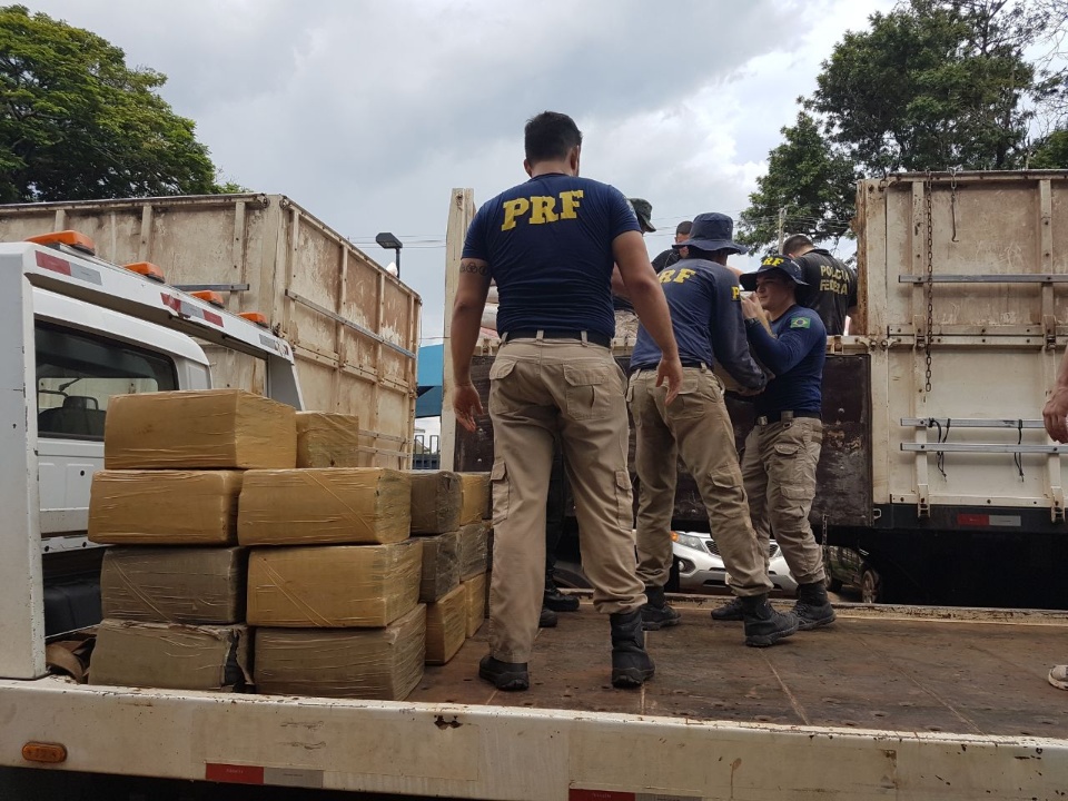 Motorista é preso com 7,2 toneladas de maconha na fronteira de MS com o Paraná