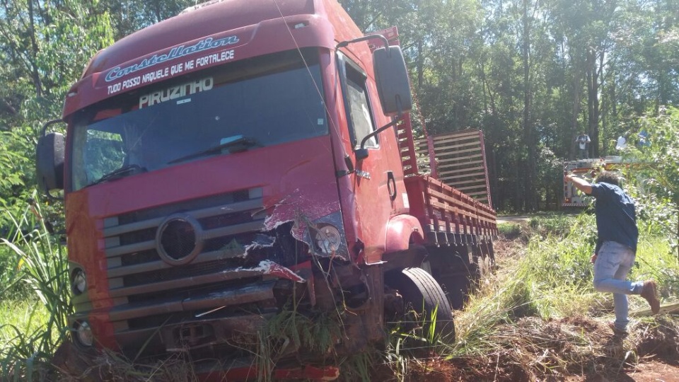 Colisão entre carro e caminhão deixa um morto na MS-276