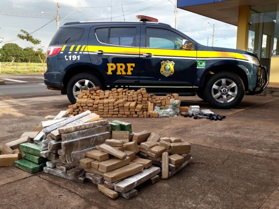 PRF apreende carga de armas, munições e droga em Campo Grande