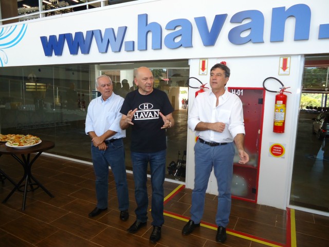 Havan abre para autoridades; inauguração é sábado