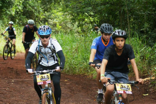 Bikers percorrem 25 km de trilhas em Dourados; veja as fotos