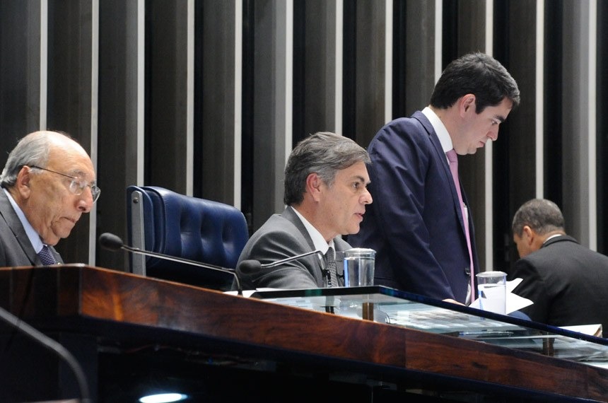 Ao lado de Cássio, Chaves (E) relata o projeto que tem o objetivo de reduzir a obesidade infantilWaldemir Barreto/Agência Senado