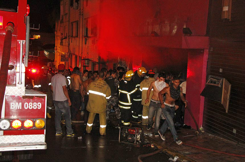 Incêndio na Boate Kiss, em Santa Maria (RS), ocorrido em janeiro de 2013.(Deivid Dutra/A Razão)