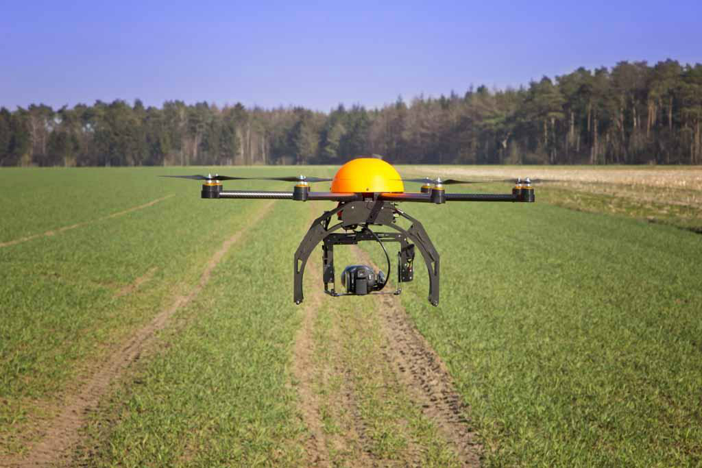 Uso das informações coletadas por veículos aéreos não tripulados ou drones permite aumentos de 15% a 20% na produção agrícola, aponta estudo da USP. Foto: Divulgação