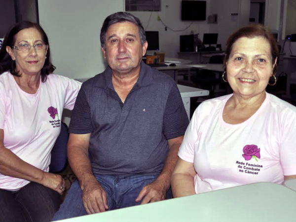 Neusa, Inácio e Cleusa anunciam o Baile Rosa, beneficente aos  pacientes de câncerfoto - Hédio Fazan