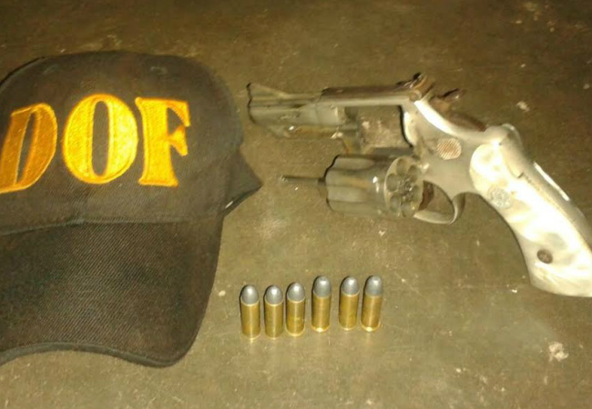 Revólver e munições apreendidas com morador em Corumbá