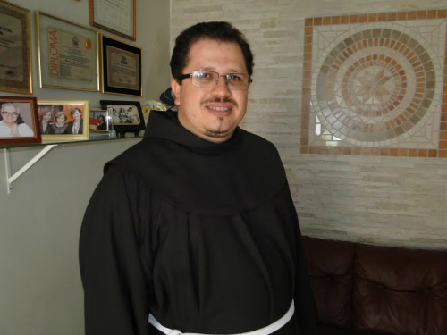 Frei Silvio José convida a comunidade a prestigiar a santa missaFoto: Flávio Verão
