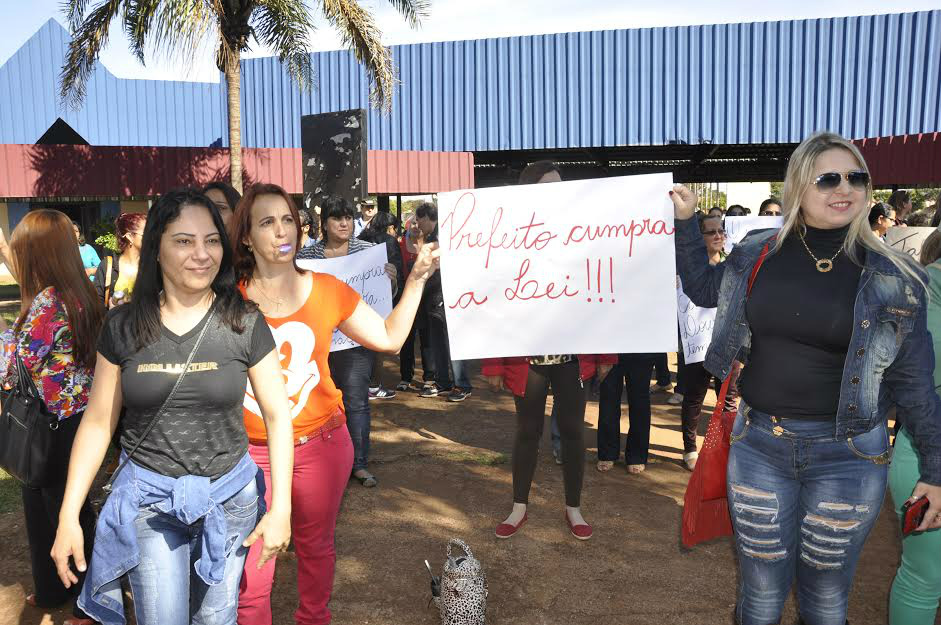 Professores protestaram em frente à prefeitura pelo segundo dia consecutivoFotos: Hedio Fazan