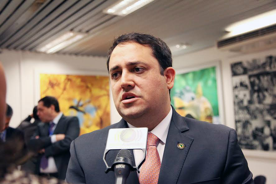 Deputado estadual Marcio Fernandes (PMDB), apresentou projeto de lei que visa proibir a venda de refrigerantes nas escolas de educação básica de Mato Grosso do Sul Foto: Marco Miatelo
