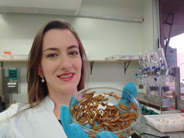 Ariana Vieira Alves é bióloga e doutoranda em Ciência e Tecnologia Ambiental na UFGD