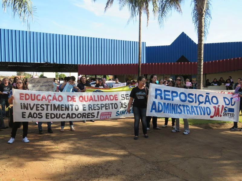 Educadores da rede municipal cobram reposiçãofoto - Cido Costa/Douradosagora