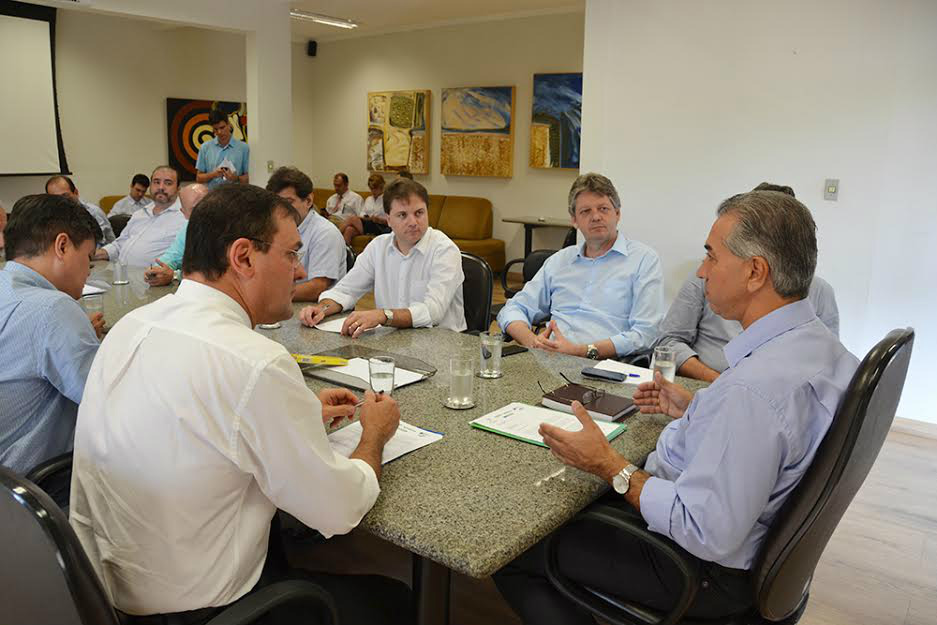 Reunião entre Reinaldo com representantes da Fiems, Fecomércio, Famasul, Faems, FCDL, Amems e Sebrae/MSFoto: Divulgação 