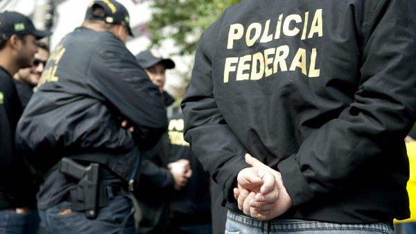 PF prende ex-diretor da Petrobras e mais 17