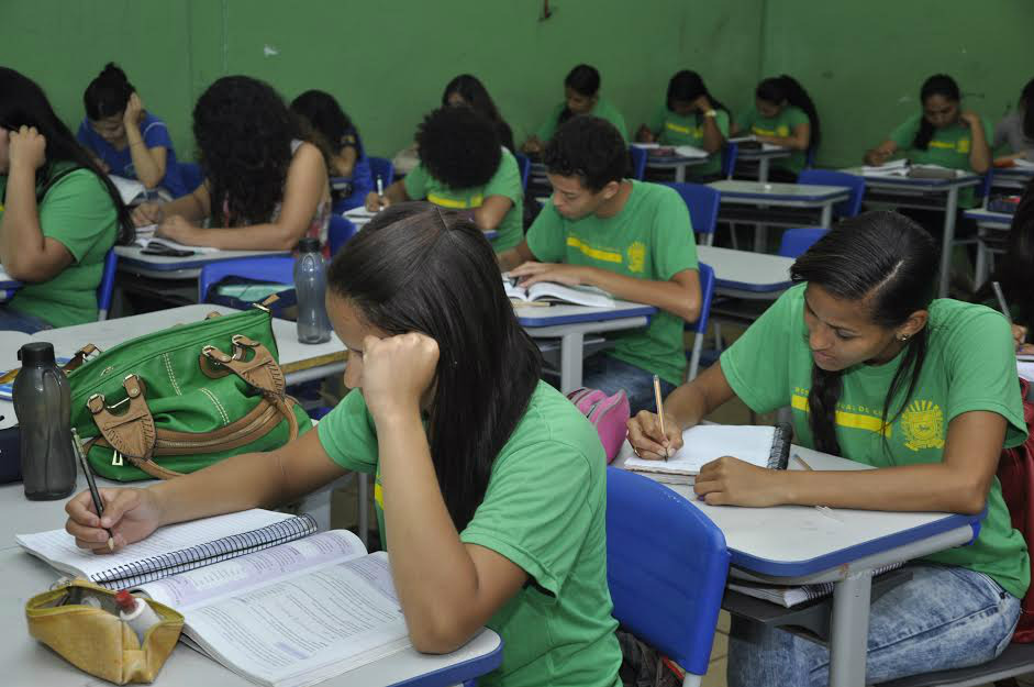 Na escola Antônia Silveira Capilé alunos focaram até ontem estudos ao Enem