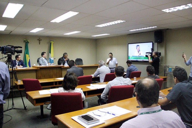 Foto: Inácio BenitesLegenda: Entidades participantes da Frente apresentaram na reunião de outubro suas demandas e perspectivas para o processo de regularização fundiária no Estado