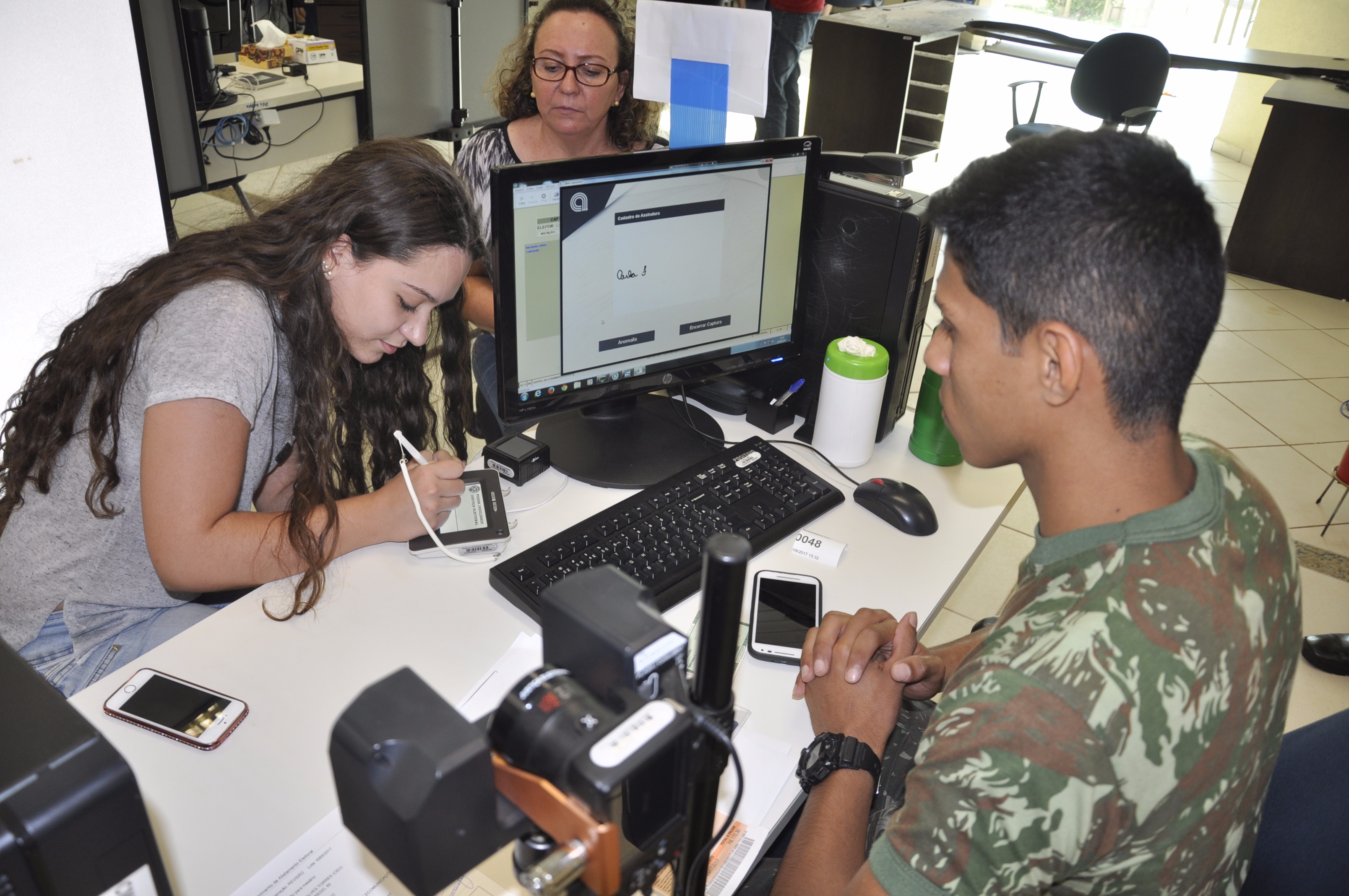 Militares apoiam mutirão da biometria no cartório de Douradosfoto - Hedio Fazan