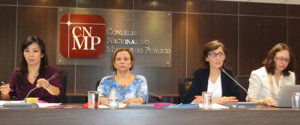 Pesquisadora Wânia Pasinato apresenta a promotores de Justiça o processo de adaptação do Protocolo (Crédito: Marisa Sanematsu)