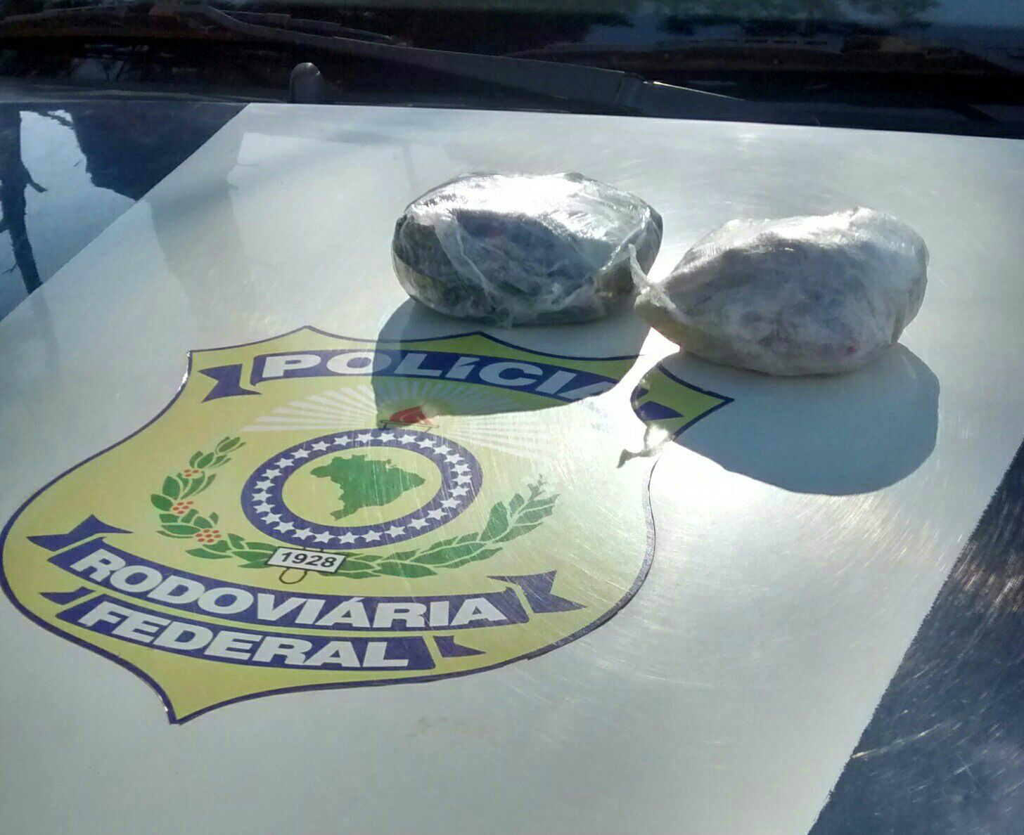 Cocaína e crack foram encontrados dentro de ônibus pela PRFFoto: Divulgação PRF