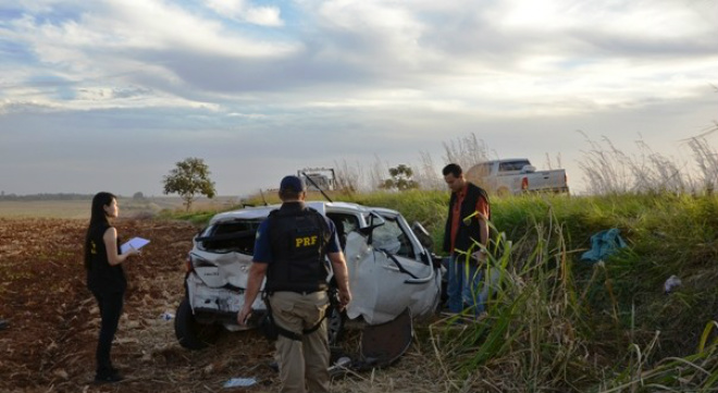 Com o acidente, carro saiu da pistaFoto: Leo Veras/Pora News