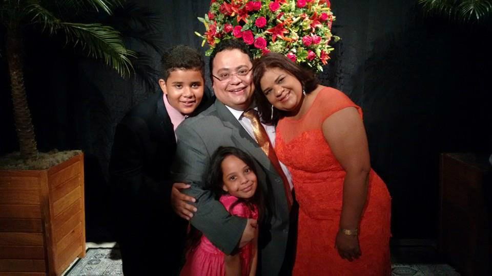 Família é o que Wander tem de mais precioso. Na foto com a mulher Maria do Carmo e os filhos Felipe e Amanda